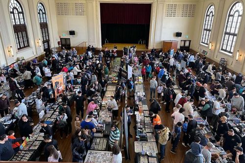 Trading Card Show Australia ora attira migliaia di venditori e collezionisti. 