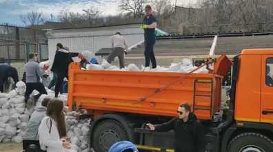 Ukrainian defenders jamming along to Bon Jovi's 'It's My Life'