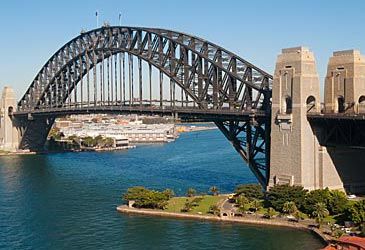 How long is the arch span of the Sydney Harbour Bridge?