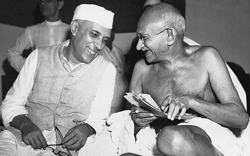 Desfor's work included Indian statesmen Mohandas Gandhi, left, and  Jawaharlal Nehru/ (AP).