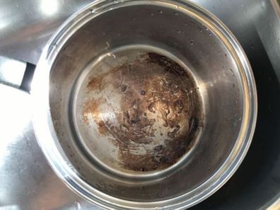 Mum's 'no scrubbing' hack for burnt pan