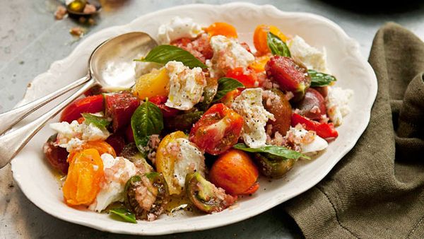 Tomato caprese salad