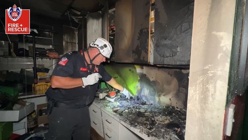 A fire broke out inside a Maroubra ﻿phone shop after a heat gun malfunctioned and set the store alight. 