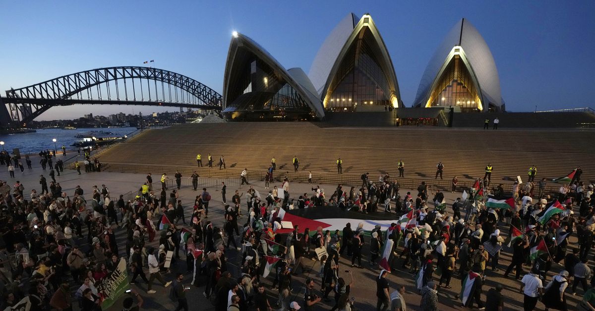 More than 40,000 at Opera House rally would be a 'disaster', police say