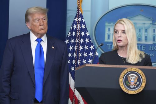 Adalet Bakanı Pam Bondi, Beyaz Saray'da basın mensuplarına açıklama yaparken.