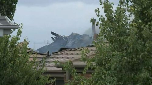 Thick smoke blanketed the neighbourhood after the house fire at the Bonner home. (9NEWS)