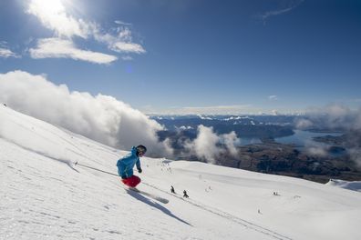 Skiing on Mt Hutt