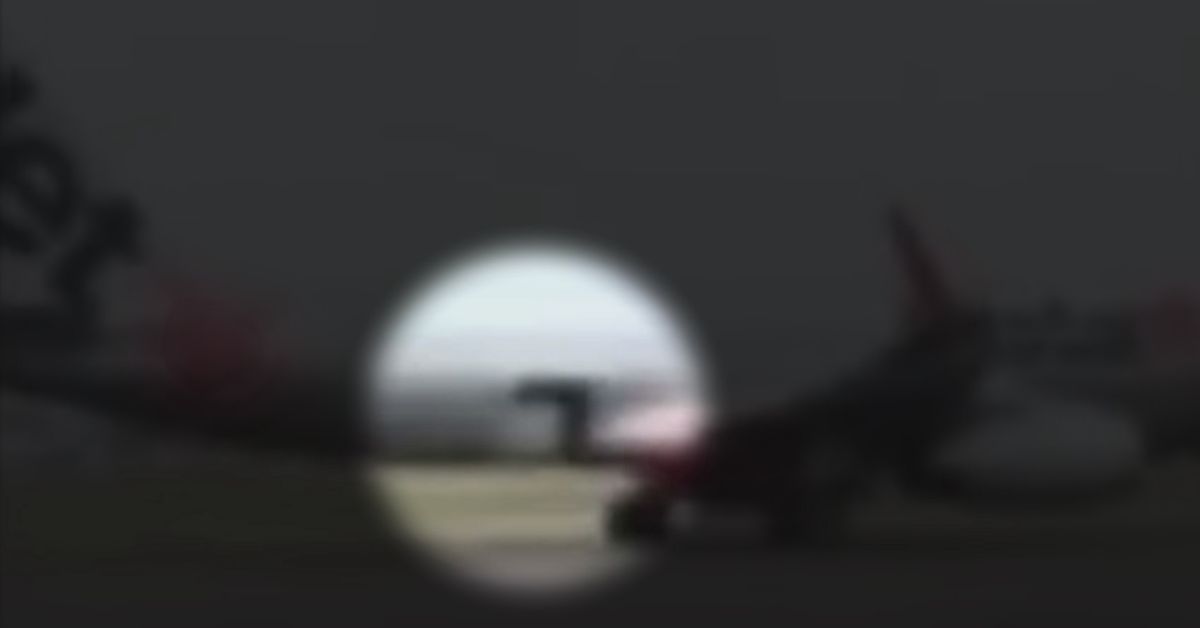 Cargo door on Jetstar flight wide open as plane readies for takeoff