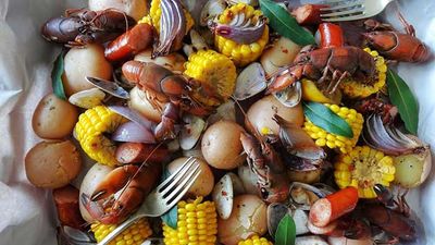 Aussie clam boil with yabbies