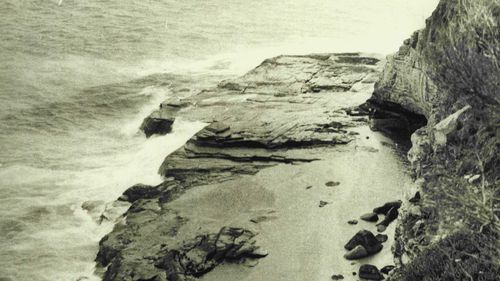 In Picture: Blue Fish Point Four people have been washed of the rocks at Blue Fish Point while fishing today. One person is missing, three survived. March 14, 1975. (Photo by Antonin Cermak/Fairfax Media)