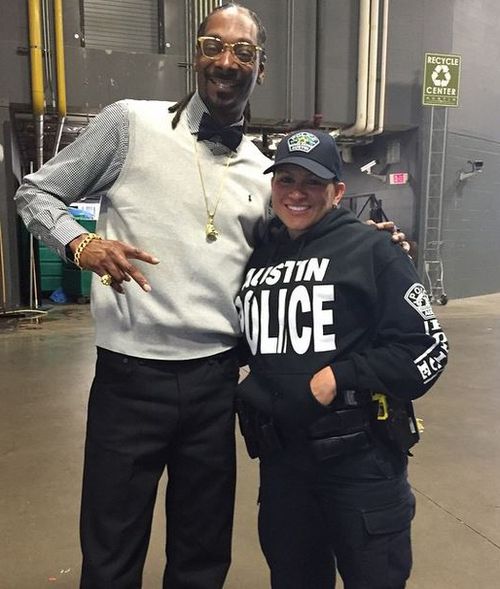 Police officer forced into counselling after taking photo with Snoop Dogg