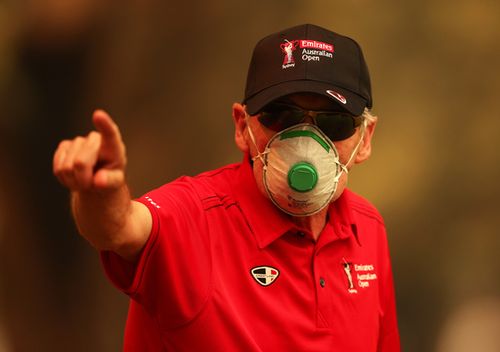 A course worker wears a face mask due to the smokey conditions during the 2019 Australian Golf Open.