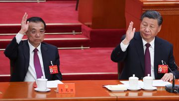Li Keqiang and Xi Jinping vote at the closing ceremony of the 20th National Congress of the Communist Party of China.