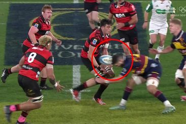 A Highlanders play headbutts the ball, setting up Tanielu Tele&#x27;a to score the first try against the Crusaders.
