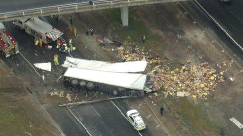 The crash closed all northbound lanes of the Hume Freeway at the Goulburn Valley Highway.