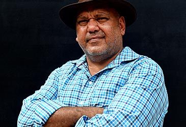Which land council did Noel Pearson co-found in 1990?