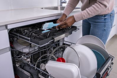 Boyfriend put water bottle into the dishwasher and it shrunk :  r/Wellthatsucks