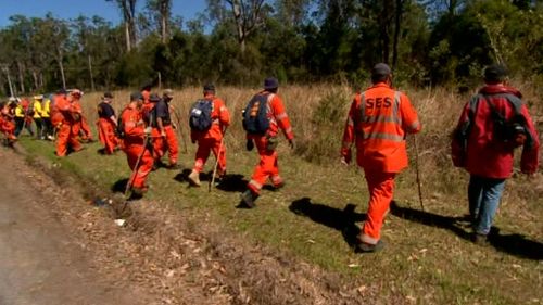 Hundreds of emergency services workers and volunteers are combing the search area. (9NEWS)