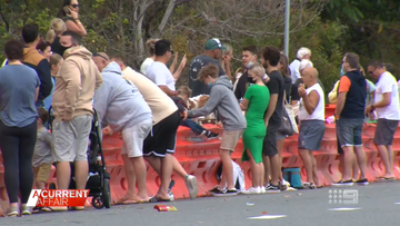 'Great wall of Coolangatta' unable to stop people reuniting