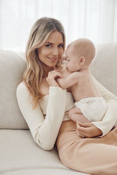 Jennifer Hawkins with her daughter Frankie photo