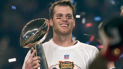 Brady wins second Super Bowl 2004
