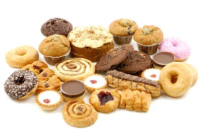 Sugary processed foods:
chocolate, biscuits, cakes, pastries, doughnuts, etc