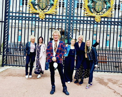 Rod Stewart's pre-show palace snap