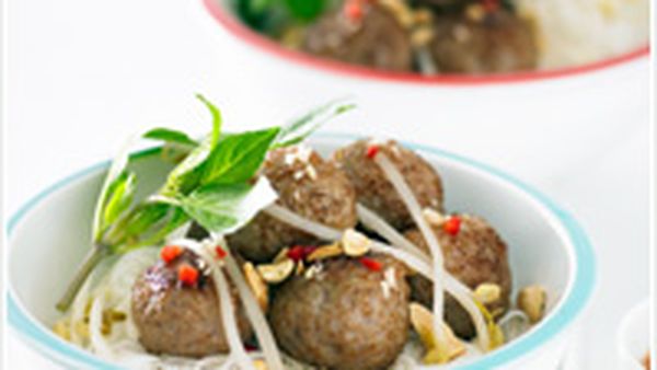 Pork meatballs with rice vermicelli