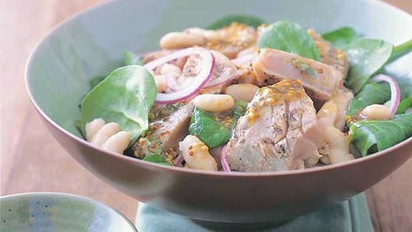 Grilled tuna and white bean salad