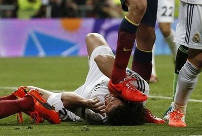 <b>Barcelona's Sergio Basquets can count himself lucky for escaping punishment for an apparent studs rake on the face of a Real Madrid opponent.</b><br/><br/>Pepe had fallen to the ground after headbutting Cesc Fabregas when Basquets stood on the side of the Real Madrid defender's face, and whether intentional or not, raked his studs. <br/><br/>Basquet escaped being booked by the referee while Pepe received a yellow card for the incident with Fabregas. <br/><br/>Click through to decide for yourself whether Basquets' stomp was deliberate and watch other similar incidents that officials managed to spot.<br/><br/><br/>