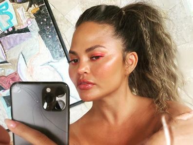 Chrissy Teigen, Instagram, selfie