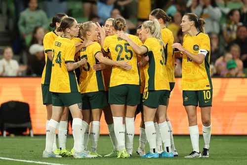 Os jogadores de Matildas comemoram depois de marcar um gol contra o chinês Taipei.