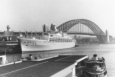  P&O ship Oriana in Circular Quay ca. 1950