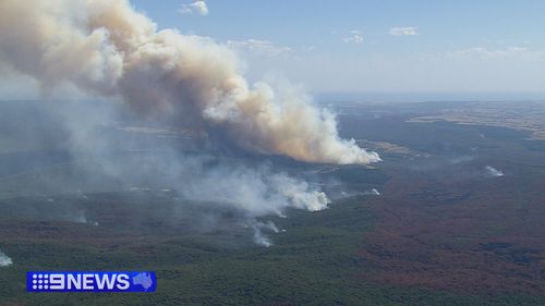 O incêndio em Otways quebrou as linhas de contenção na noite de sábado.