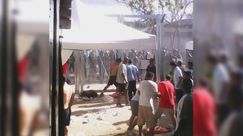 Reports asylum seekers have 'sewn lips together' while on hunger strike at Manus Island