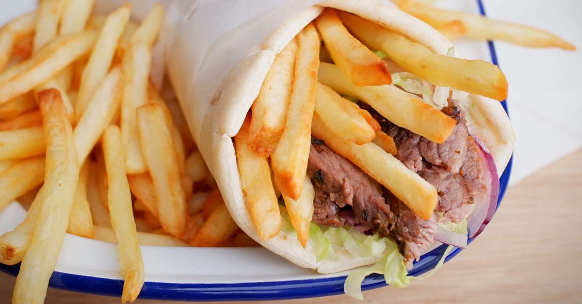 Easy gyros recipe with garlic yoghurt sauce | Jane de Graaff | Today Show - 9Kitchen