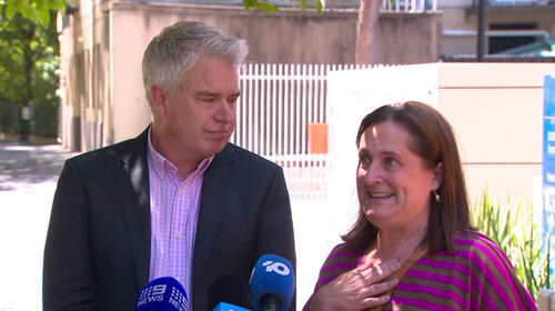 Fora do tribunal, os pais de Max expressaram preocupação com as oportunidades perdidas de salvar a vida do filho.