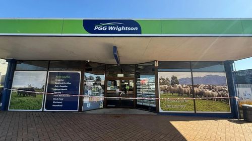 Uma loja PGG Wrightson em Pio Pio, Nova Zelândia, localização de uma tentativa de assalto a Tom Phillips.