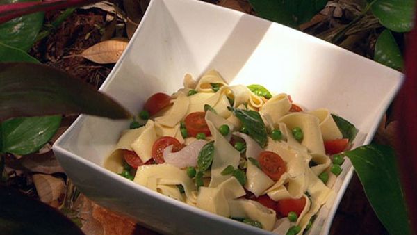 Rag pasta with pearl meat, peas and chilli