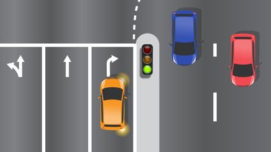 橙色汽车的司机可以在这个路口掉头吗？