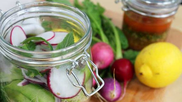 Hayden Quinn's salad in a jar