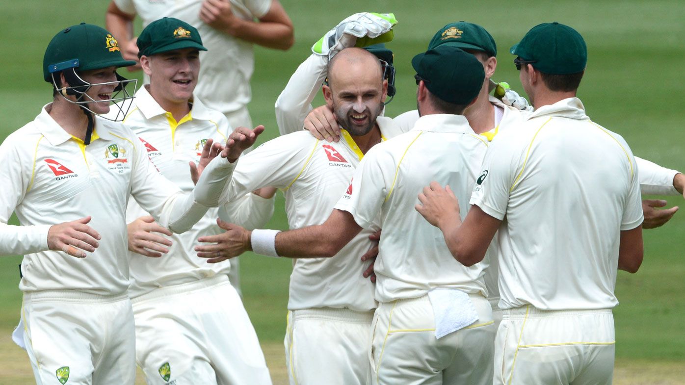 Sayers bags two late scalps; South Africa 6-313