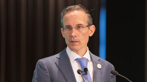 Andrew Leigh afirma que as novas leis ajudarão os australianos a combater as pressões do custo de vida.