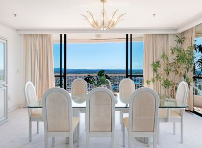 The breathtaking Gold Coast penthouse, once owned by the late Sir Jack Brabham, failed to sell at auction with agents now taking expressions of interest.