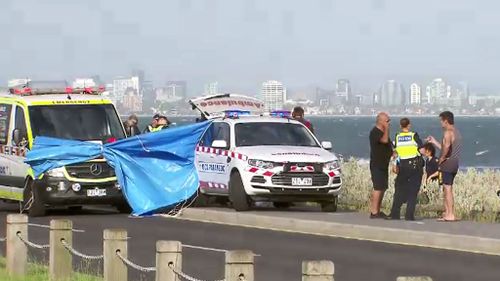 A Vietnamese man aged in his 40s died while diving for abalone at Williamstown yesterday. (9NEWS)