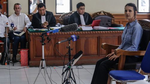 Bali police officer Wayan Sudarsa took 'hours' to die, trial told