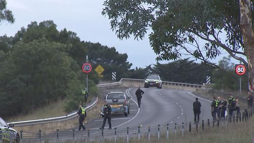 A passerby located the 40-year-old Traralgon man's body on the Princes Freeway overpass, which runs over Princes Drive in Morwell, just before 9am.