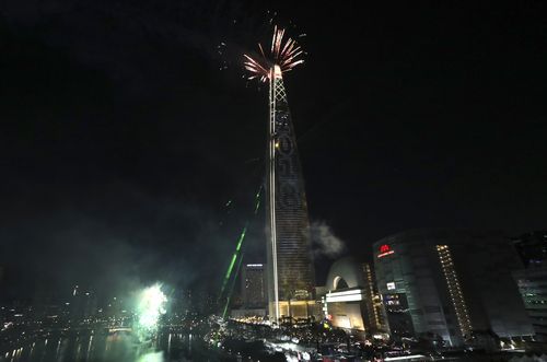 ireworks explode over the world's fifth 123-storey Lotte World Tower during New Year celebrations in Seoul, South Korea. (AAP)