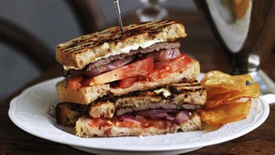 <a href="http://kitchen.nine.com.au/2016/05/17/10/13/steak-sandwich-with-game-chips" target="_top">Steak sandwich with game chips</a> recipe