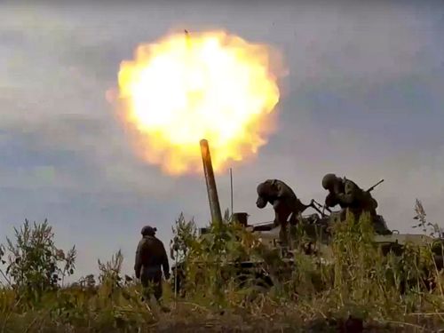 Russian soldiers fire a heavy mortar at Ukrainian targets